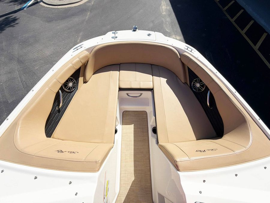 2023 Sea Ray SPX 190, photo 5 of 6