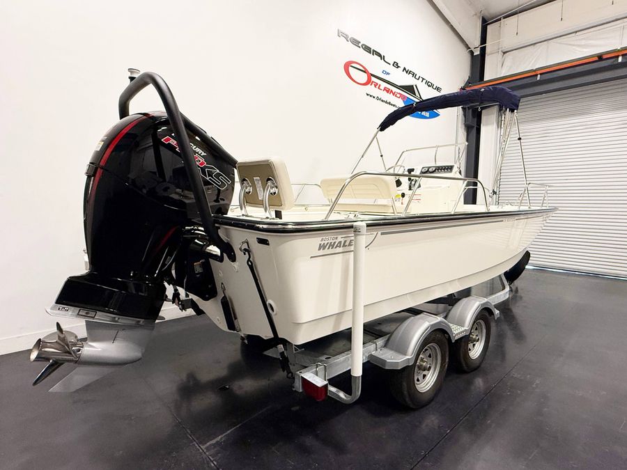 2026 Boston Whaler 190 Montauk, photo 2 of 9