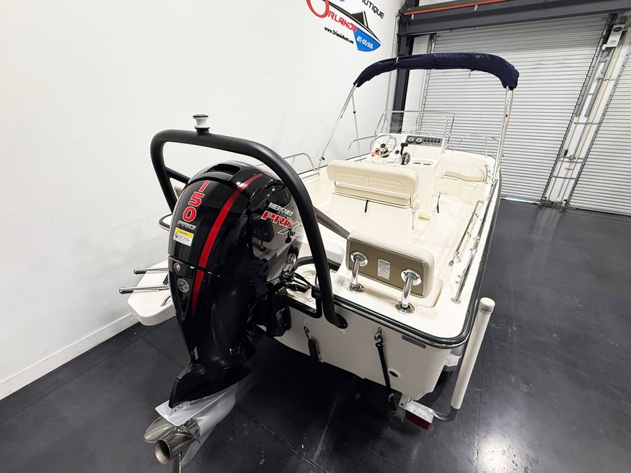 2026 Boston Whaler 190 Montauk, photo 3 of 9