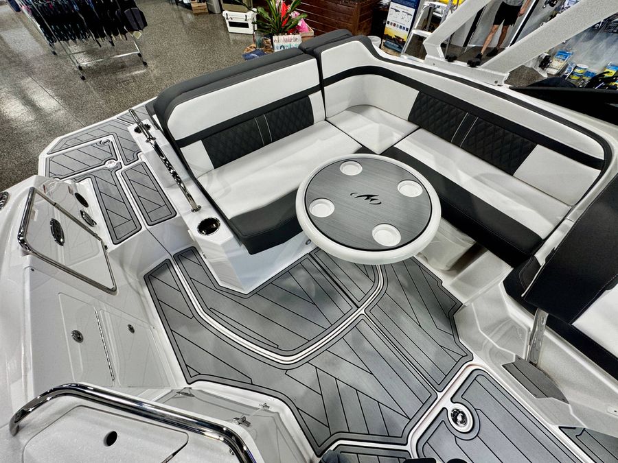 2025 Monterey M4, photo 11 of 15