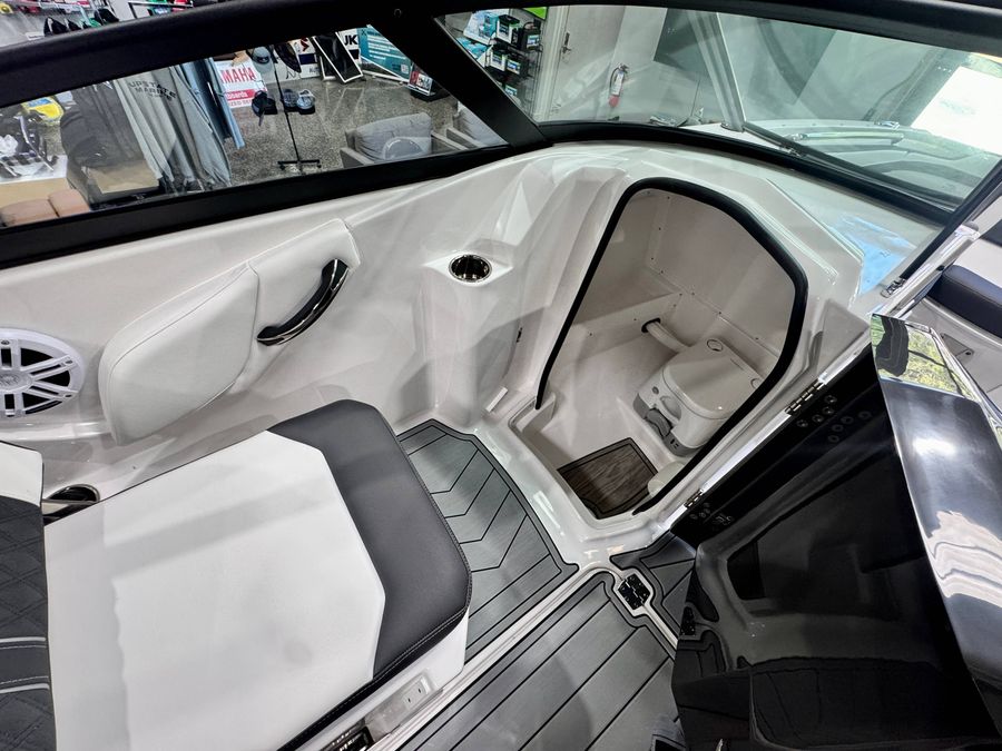 2025 Monterey M4, photo 10 of 15
