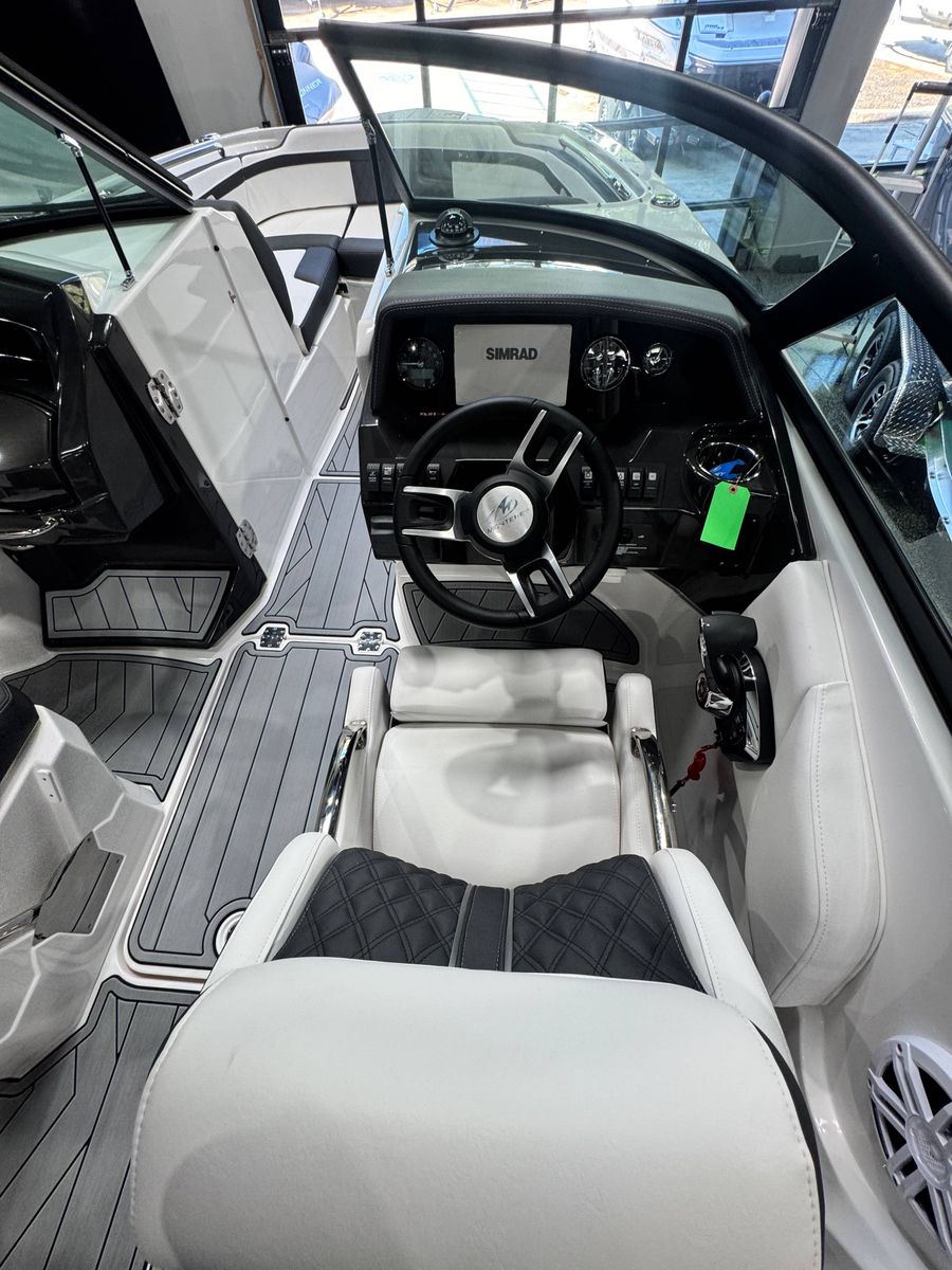 2025 Monterey M4, photo 9 of 15
