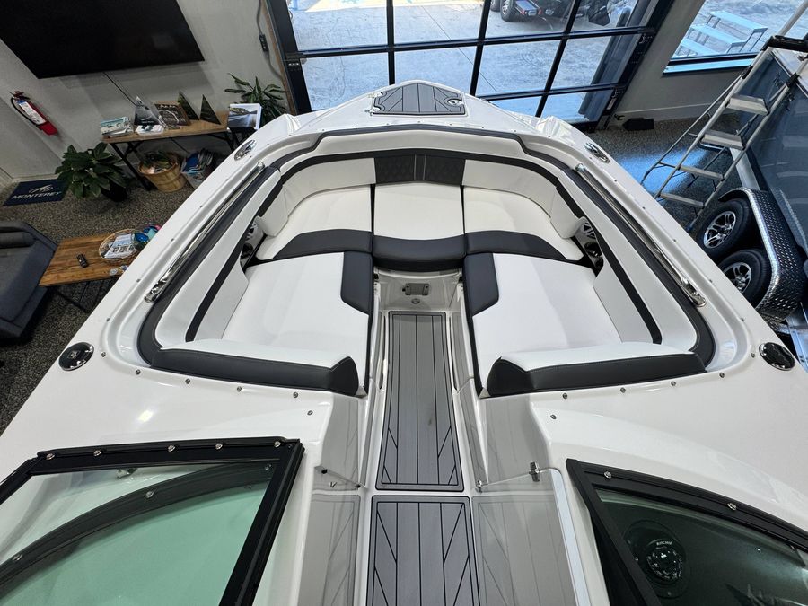 2025 Monterey M4, photo 7 of 15