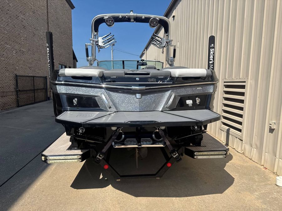 2019 MasterCraft XT25, photo 4 of 17