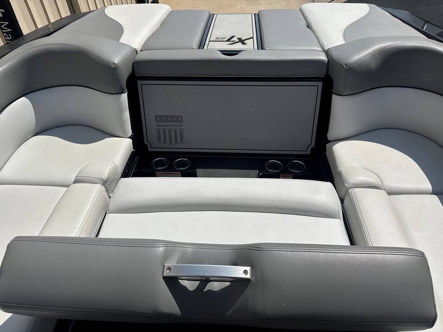 2019 MasterCraft XT25, photo 6 of 17