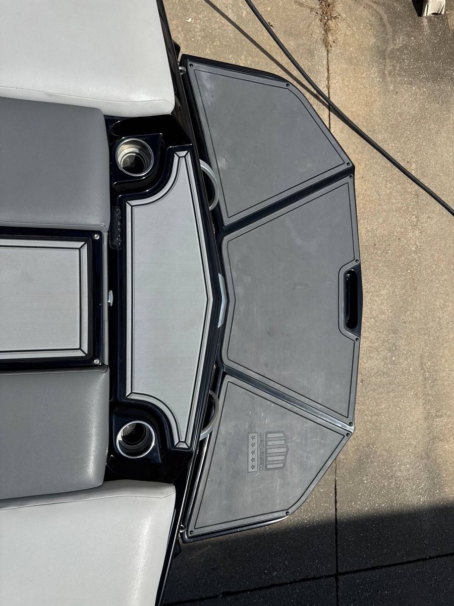 2019 MasterCraft XT25, photo 16 of 17