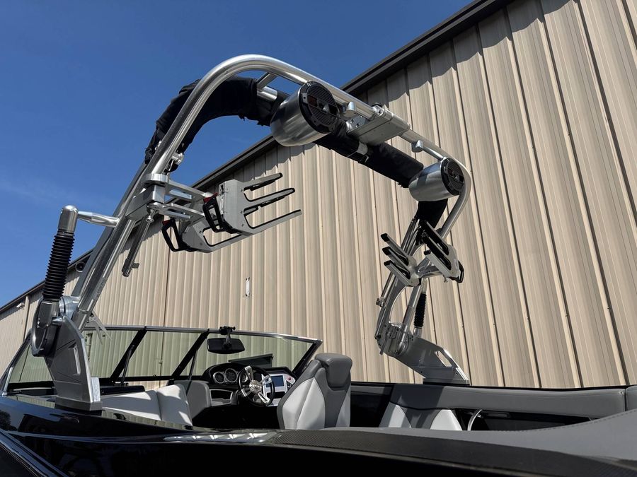 2019 MasterCraft XT25, photo 5 of 17