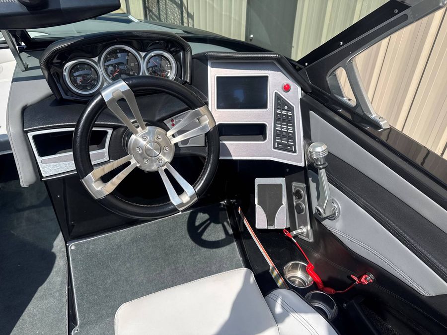 2019 MasterCraft XT25, photo 9 of 17