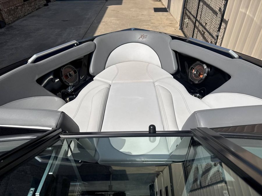 2019 MasterCraft XT25, photo 12 of 17