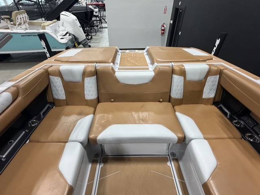 2024 Malibu M220, photo 9 of 17