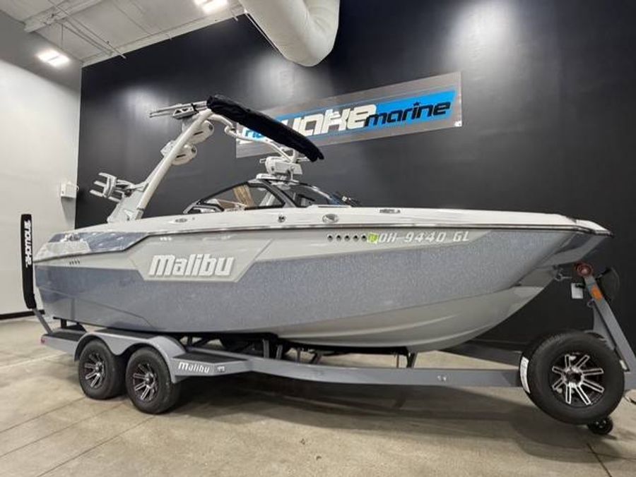 2024 Malibu M220, photo 2 of 17