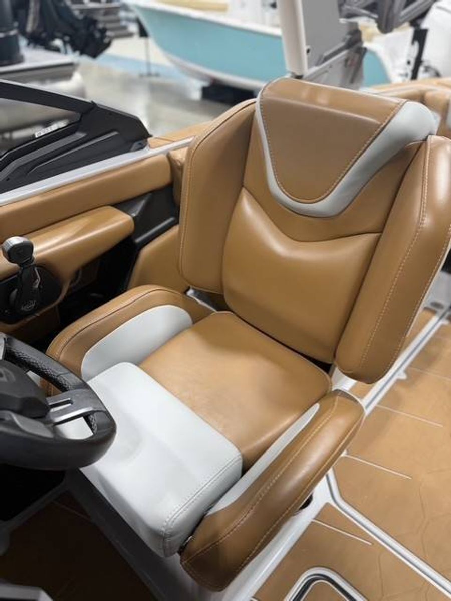 2024 Malibu M220, photo 13 of 17