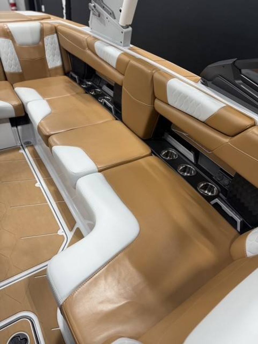 2024 Malibu M220, photo 14 of 17