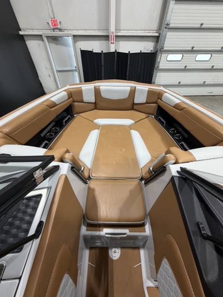 2024 Malibu M220, photo 15 of 17