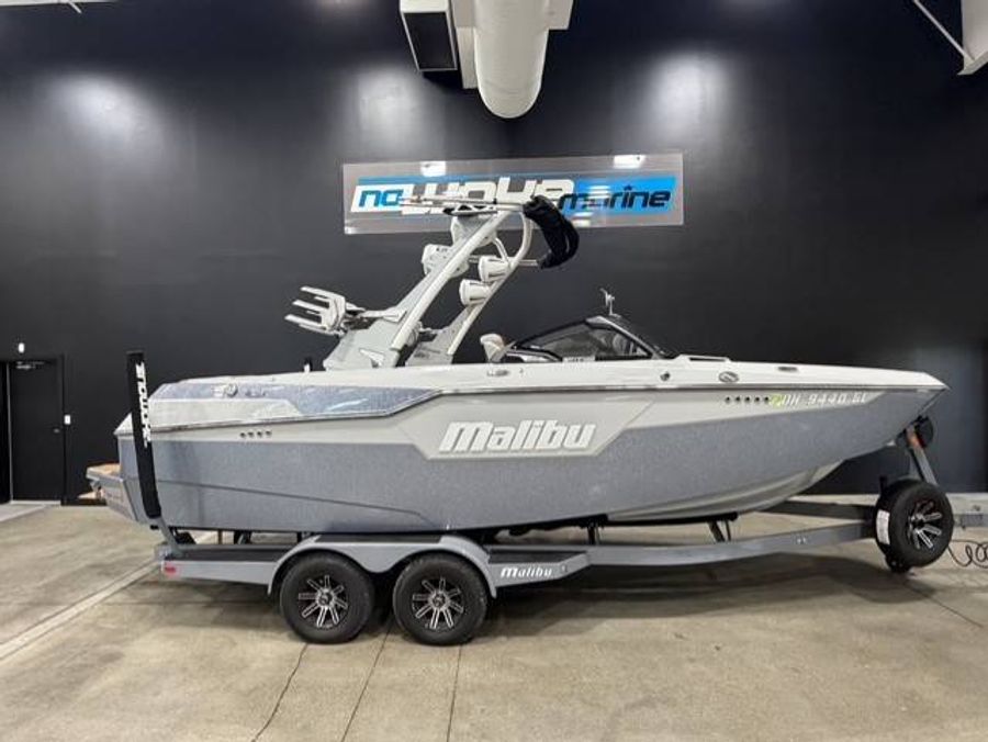 2024 Malibu M220, photo 1 of 17