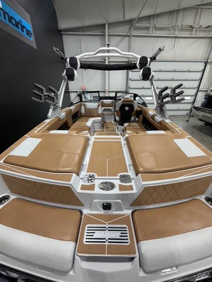 2024 Malibu M220, photo 6 of 17
