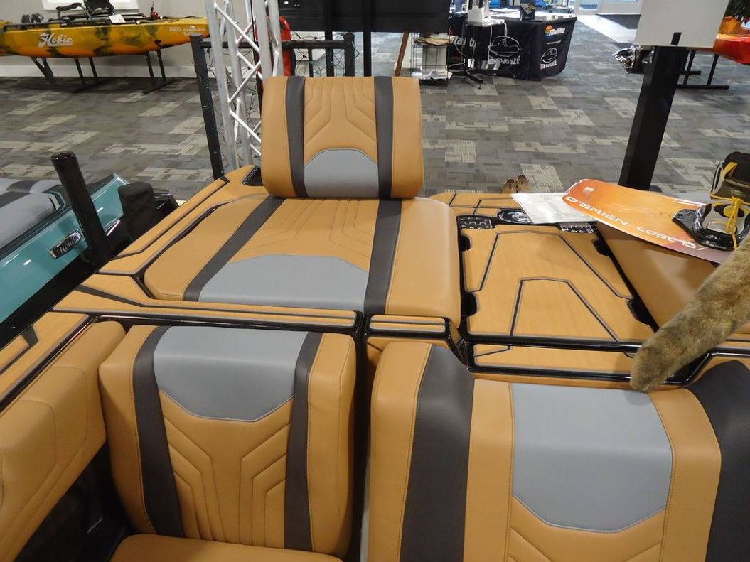 2026 Malibu Boats 25 LSV