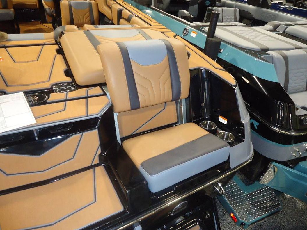 2026 Malibu Boats 25 LSV