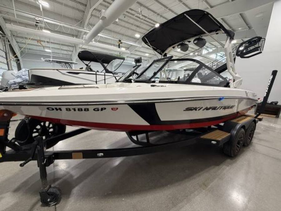 2025 Nautique Ski 200, photo 4 of 14