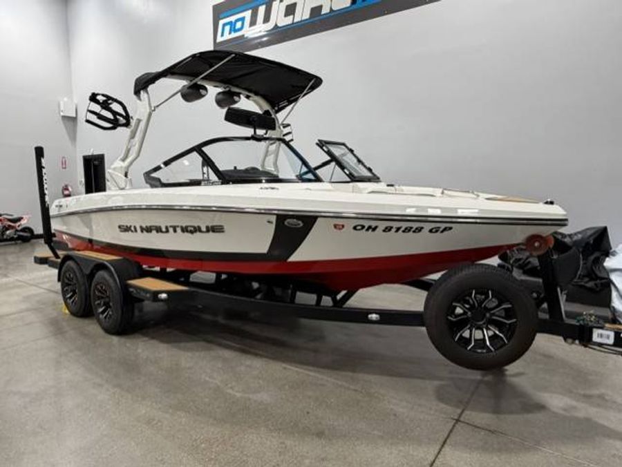 2025 Nautique Ski 200, photo 2 of 14