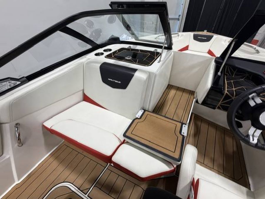 2025 Nautique Ski 200, photo 9 of 14