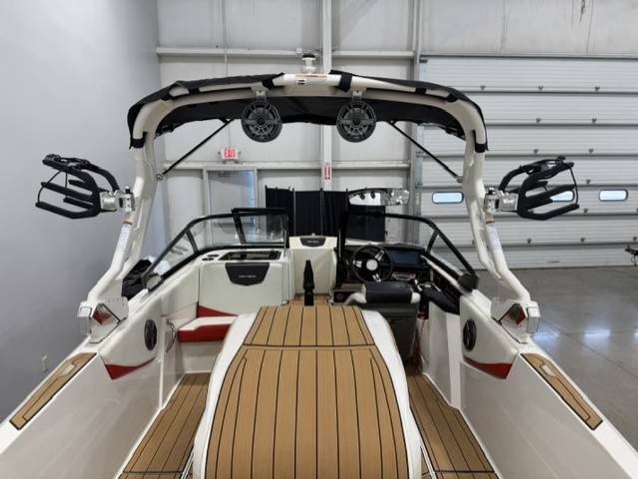 2025 Nautique Ski 200, photo 12 of 14