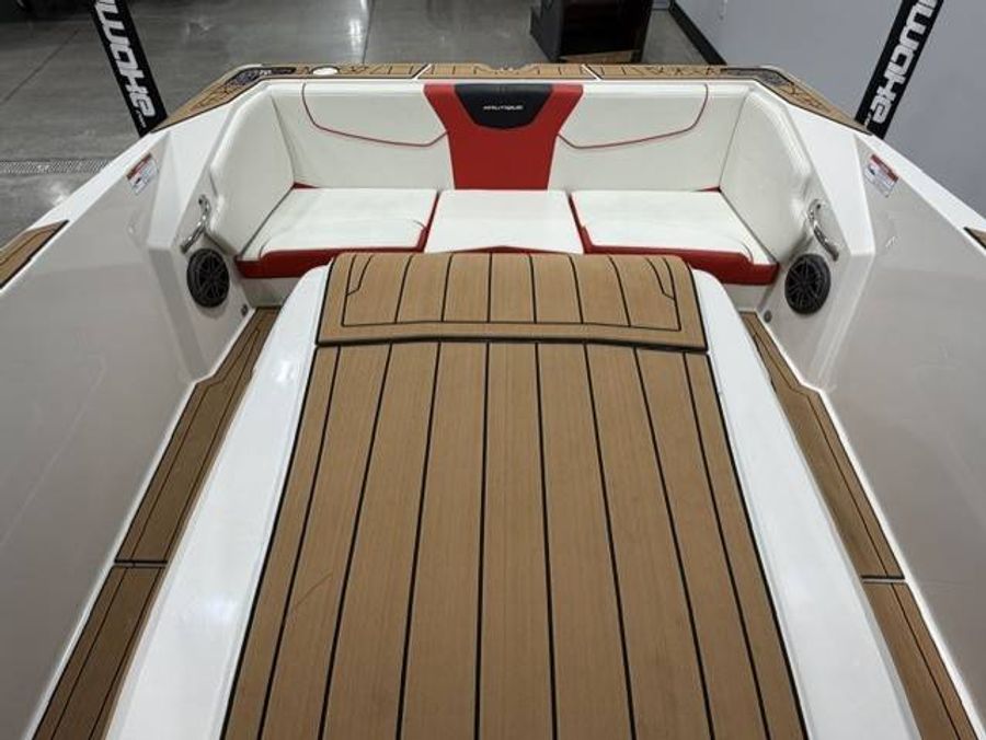 2025 Nautique Ski 200, photo 7 of 14