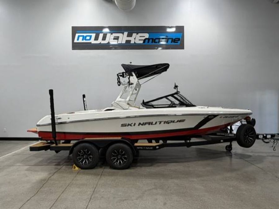2025 Nautique Ski 200