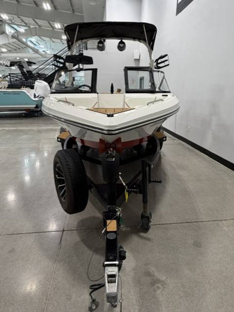 2025 Nautique Ski 200, photo 3 of 14