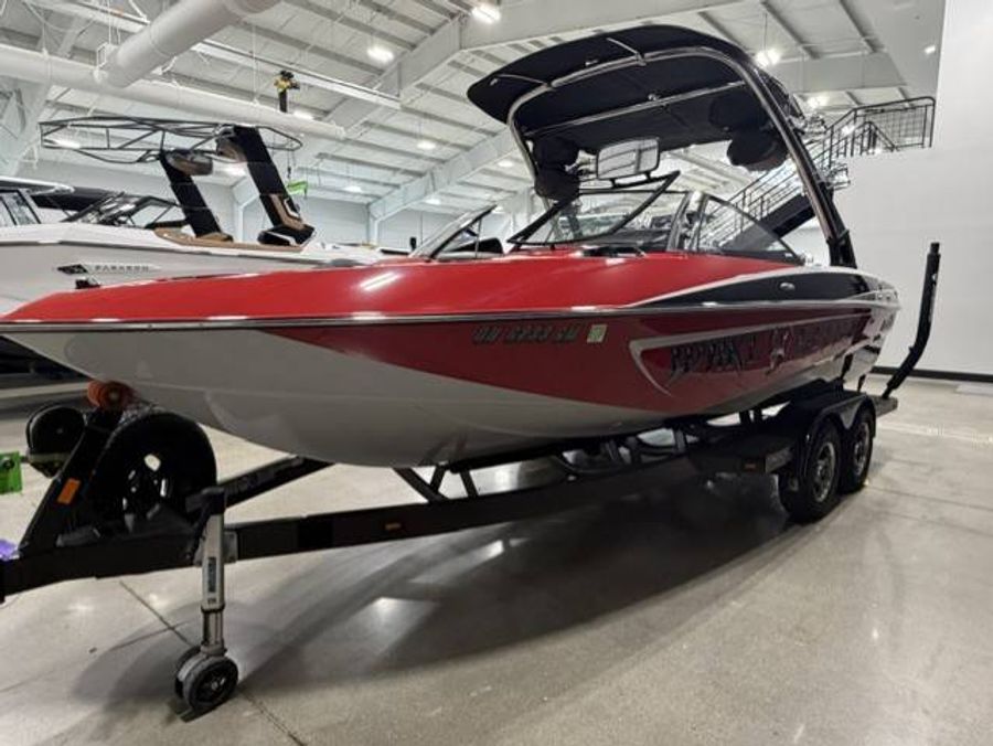 2010 Malibu 21 VLX, photo 3 of 14