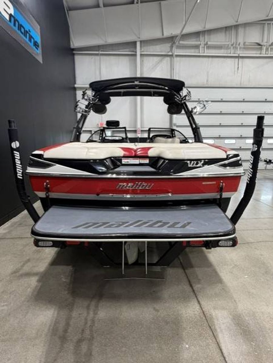 2010 Malibu 21 VLX, photo 4 of 14