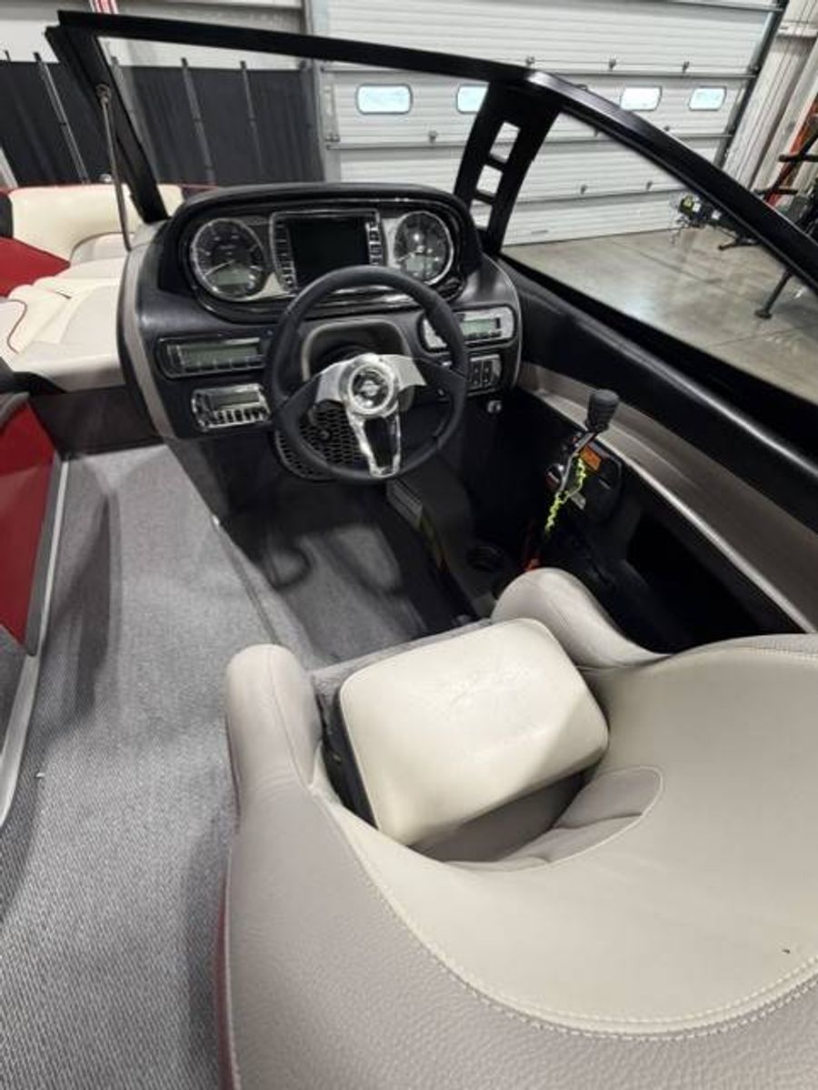 2010 Malibu 21 VLX, photo 10 of 14