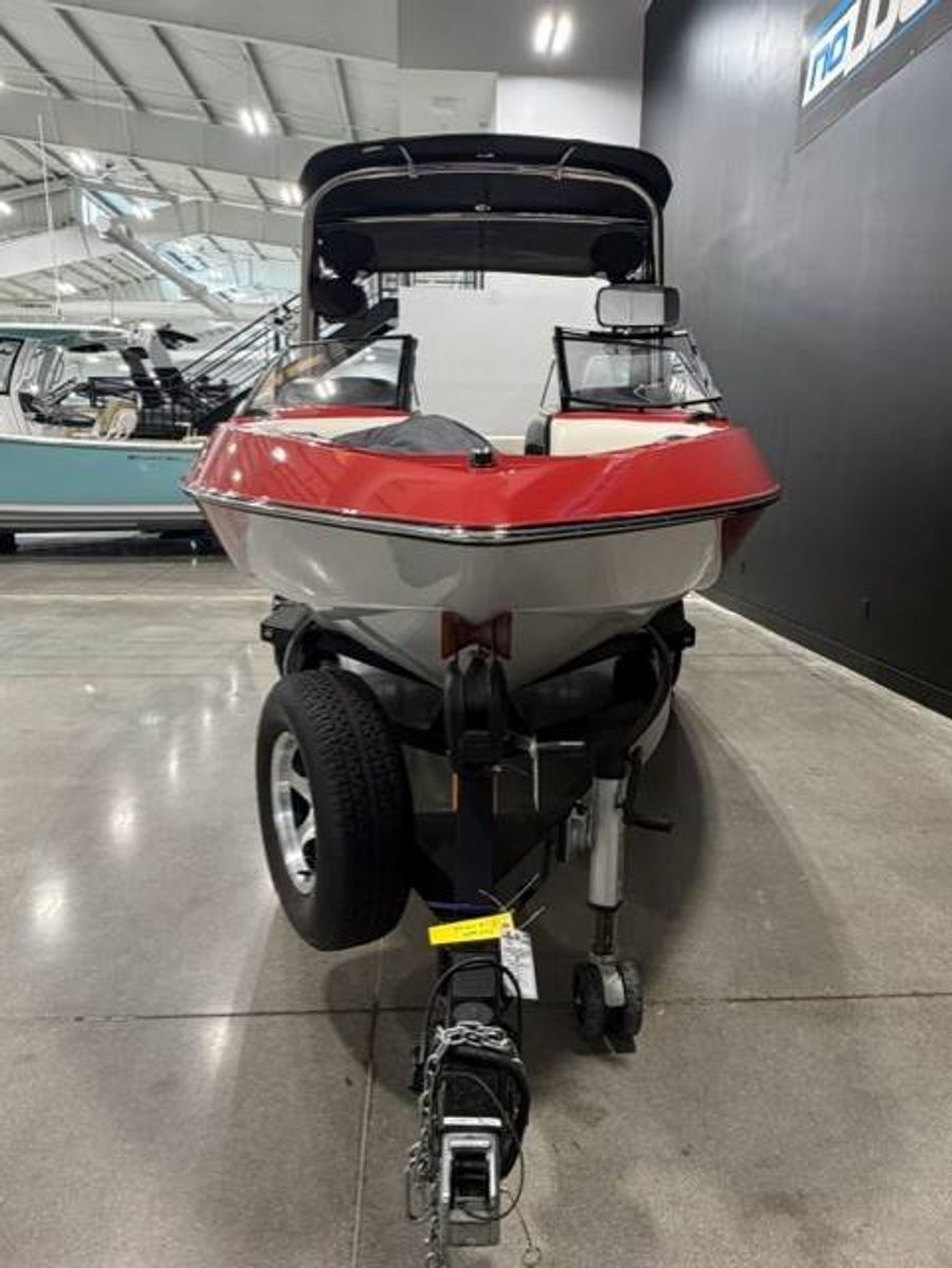 2010 Malibu 21 VLX, photo 2 of 14