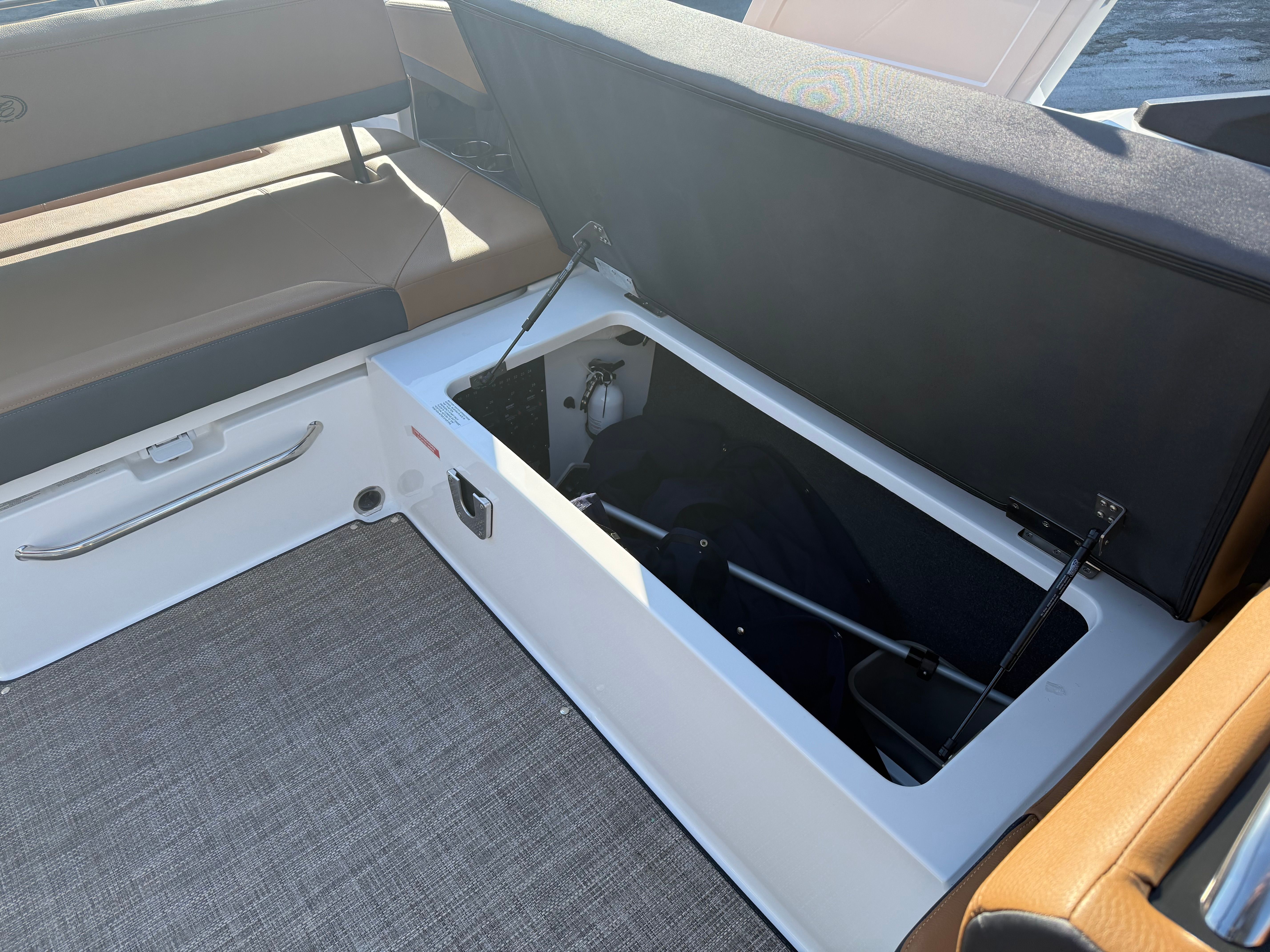 New 2026 28' Cobalt R8 For Sale in Fontana on Lake Geneva, WI