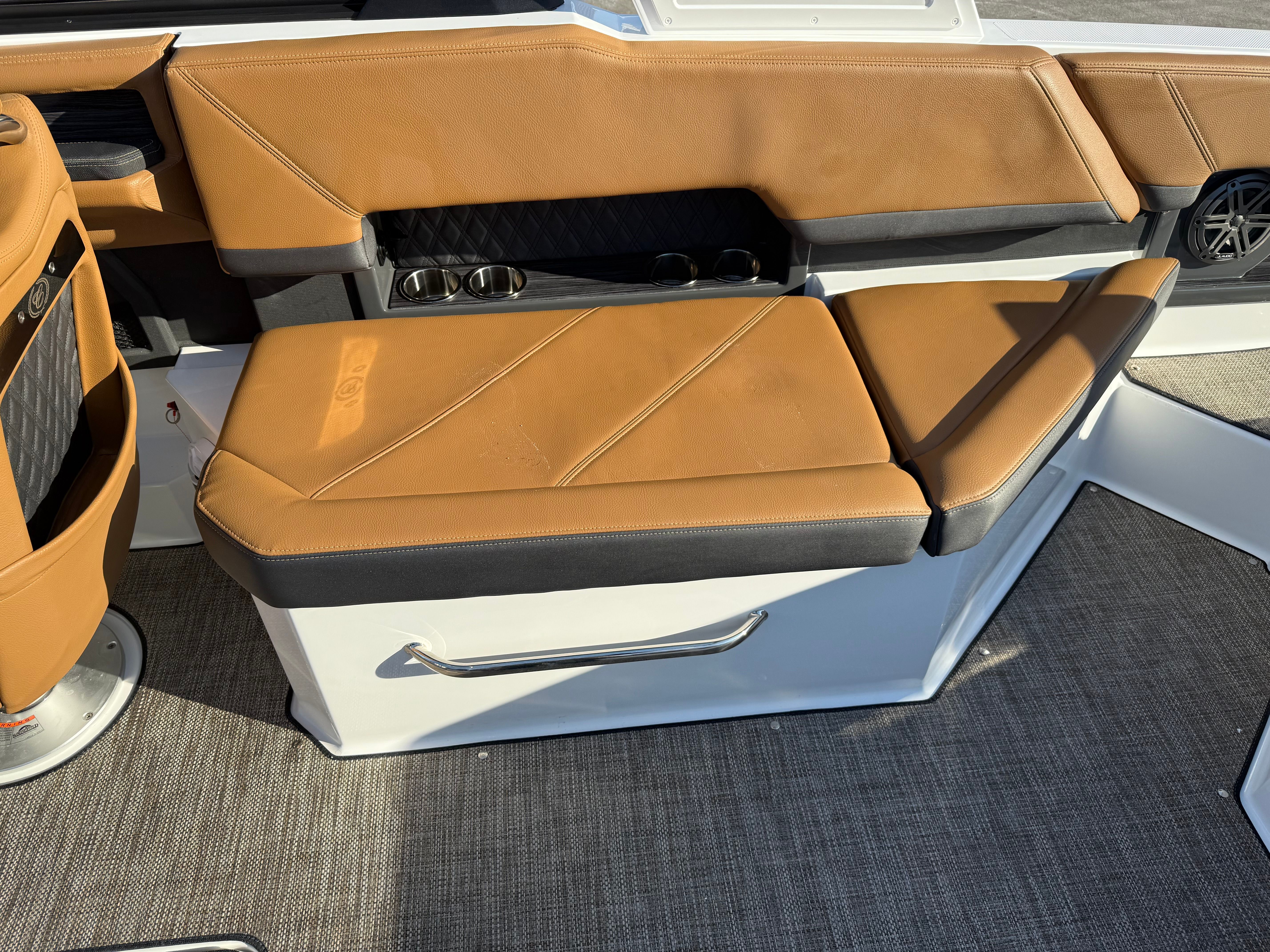 New 2026 28' Cobalt R8 For Sale in Fontana on Lake Geneva, WI