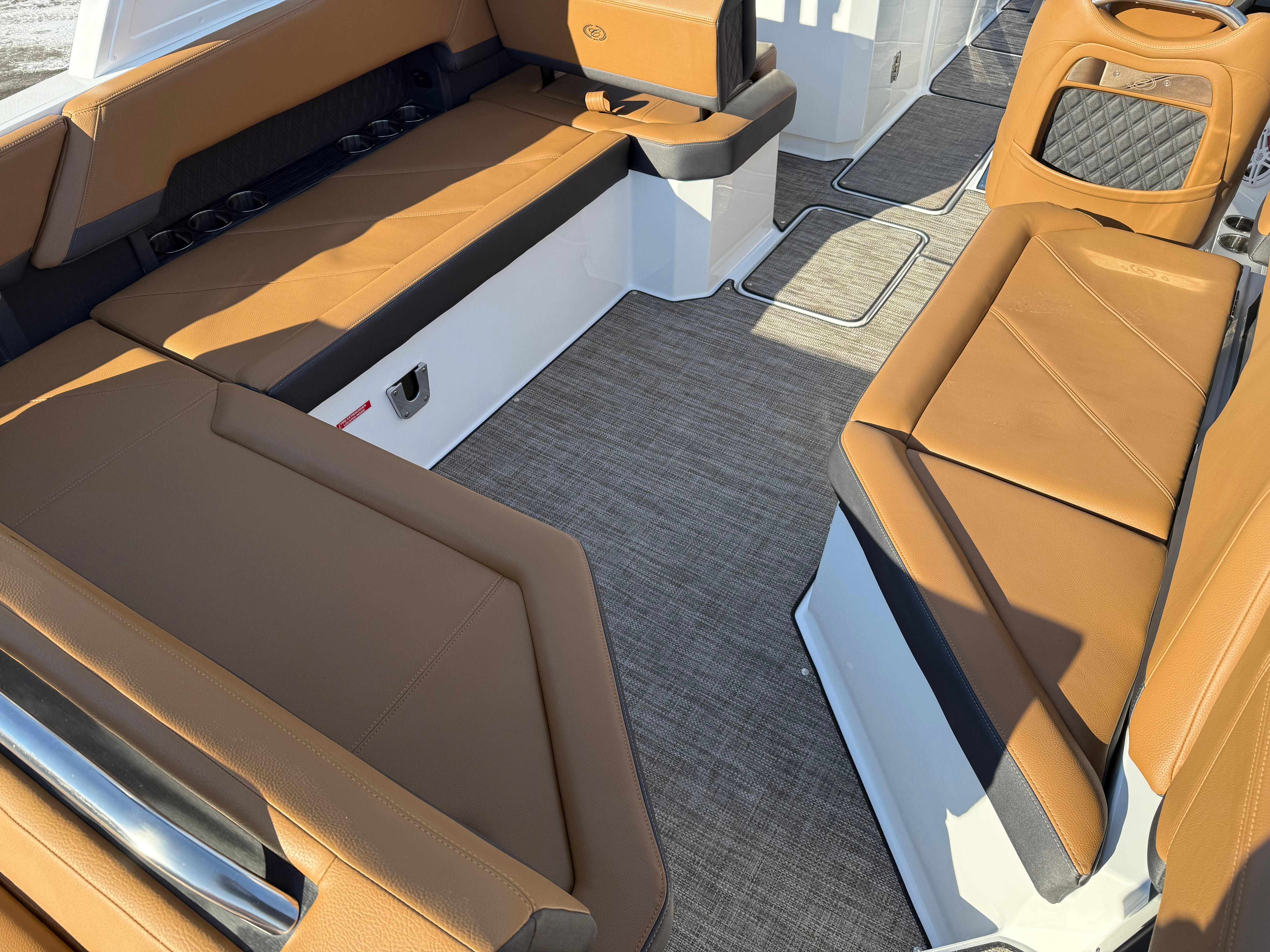 New 2026 28' Cobalt R8 For Sale in Fontana on Lake Geneva, WI