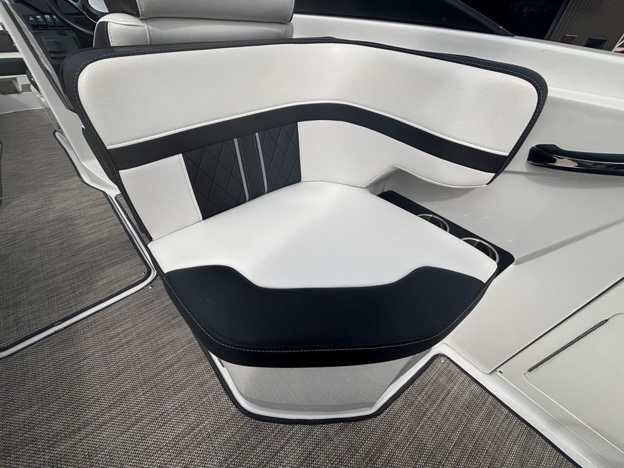 2021 Monterey M6, photo 6 of 20
