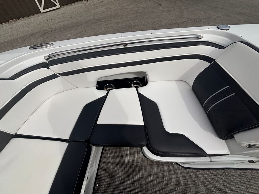 2021 Monterey M6, photo 9 of 20