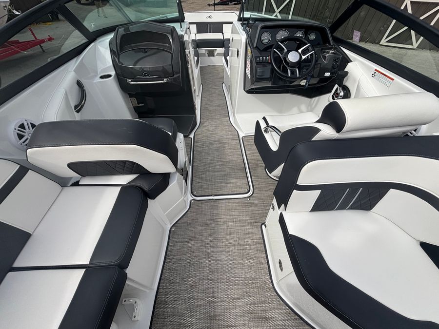 2021 Monterey M6, photo 7 of 20