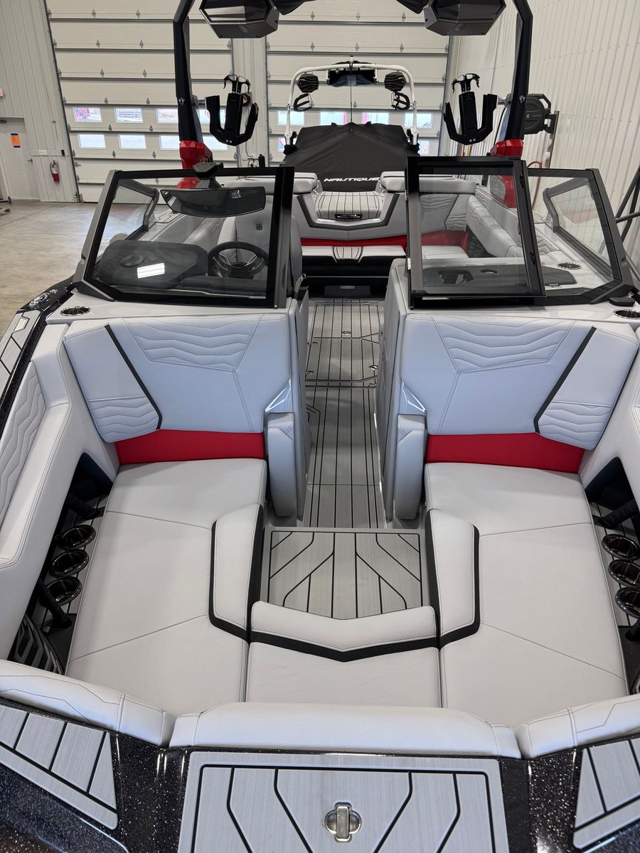 2025 Nautique G23, photo 4 of 9