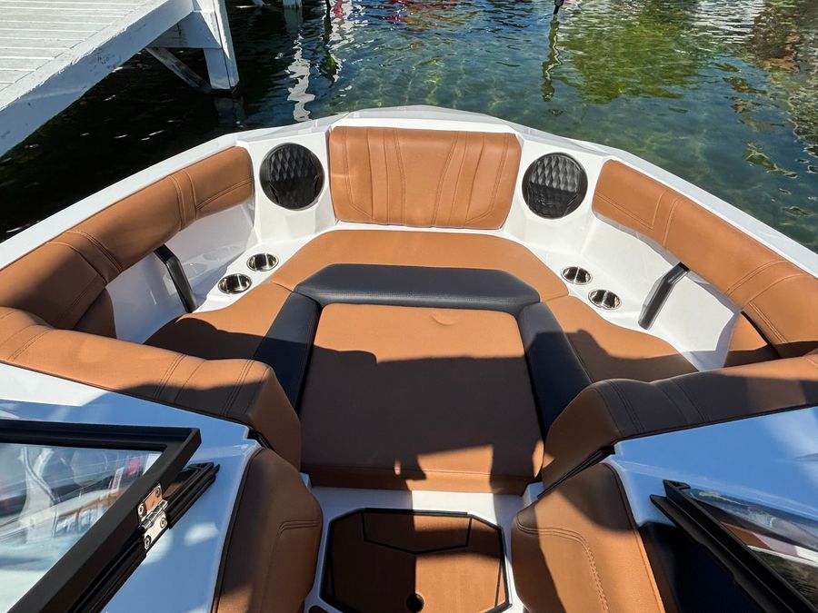 2026 Malibu 21LX, photo 4 of 30