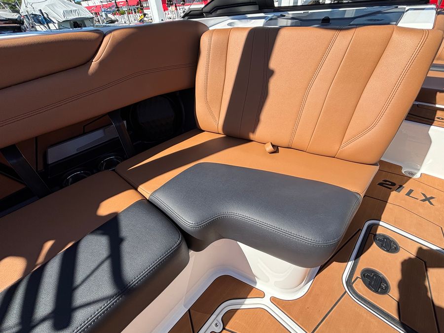2026 Malibu 21LX, photo 8 of 30
