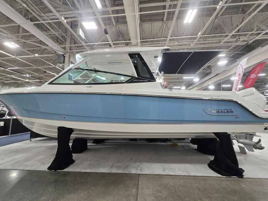 2026 Boston Whaler 330 Vantage, photo 5 of 30