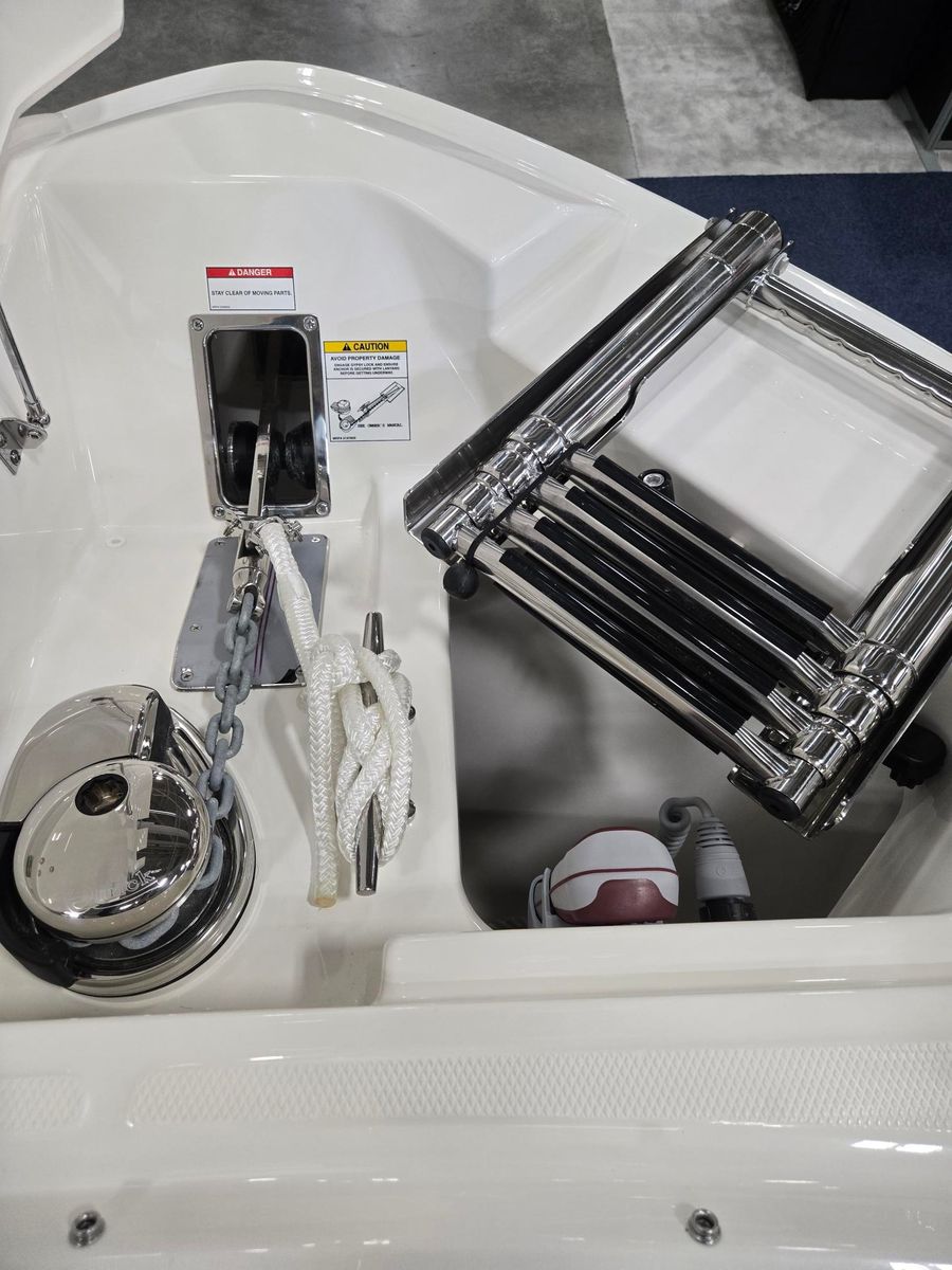 2026 Boston Whaler 330 Vantage, photo 13 of 30