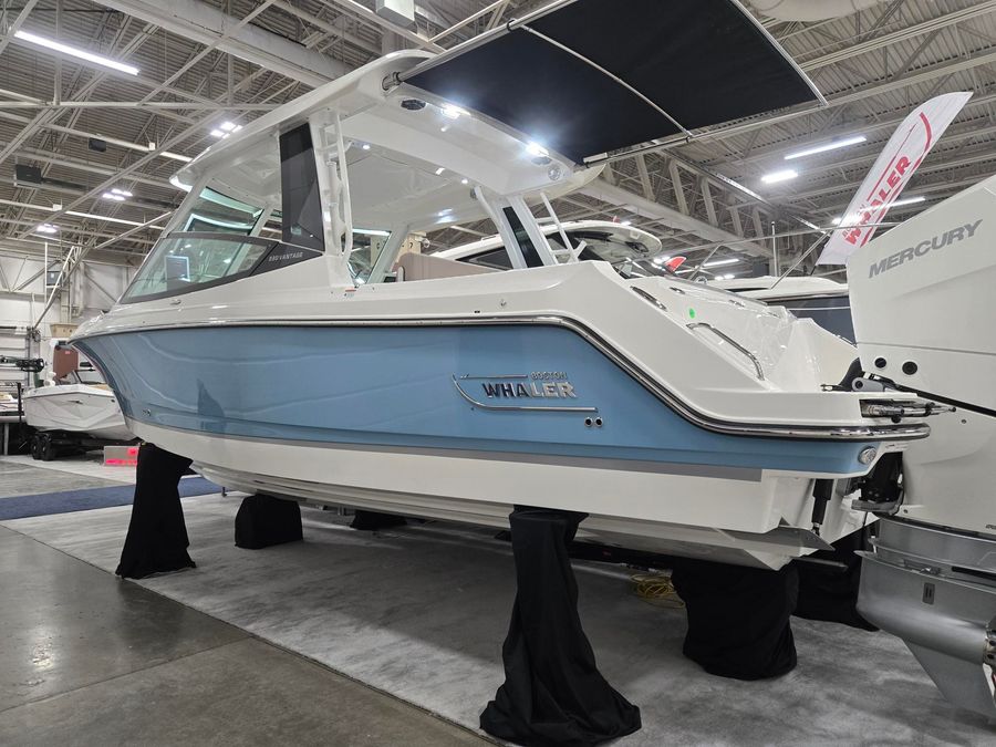 2026 Boston Whaler 330 Vantage, photo 8 of 30