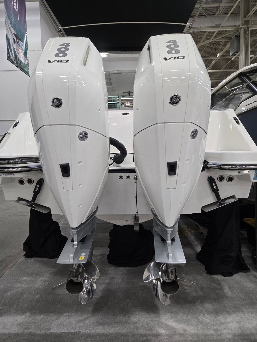 2026 Boston Whaler 330 Vantage, photo 11 of 30