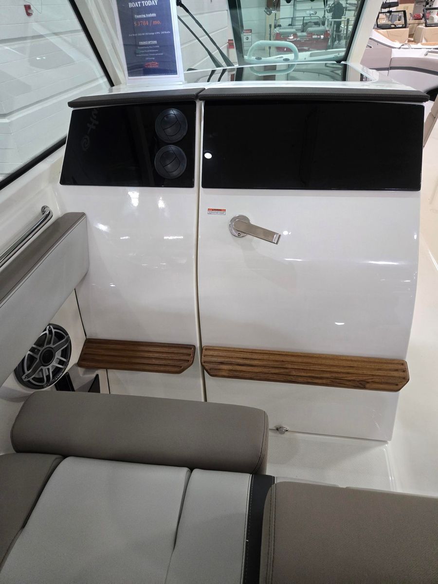 2026 Boston Whaler 330 Vantage, photo 24 of 30