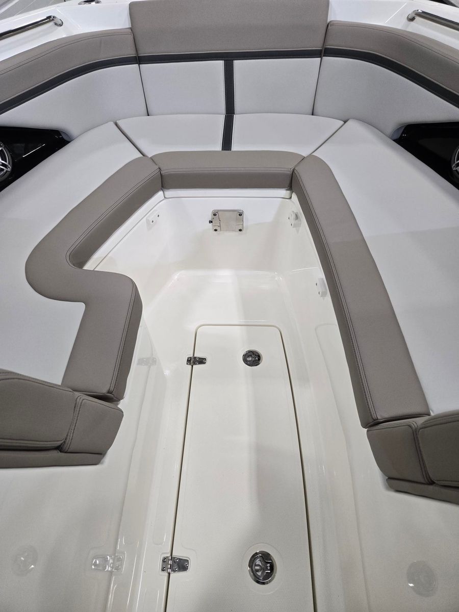 2026 Boston Whaler 330 Vantage, photo 12 of 30