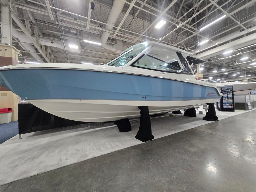 2026 Boston Whaler 330 Vantage, photo 7 of 30