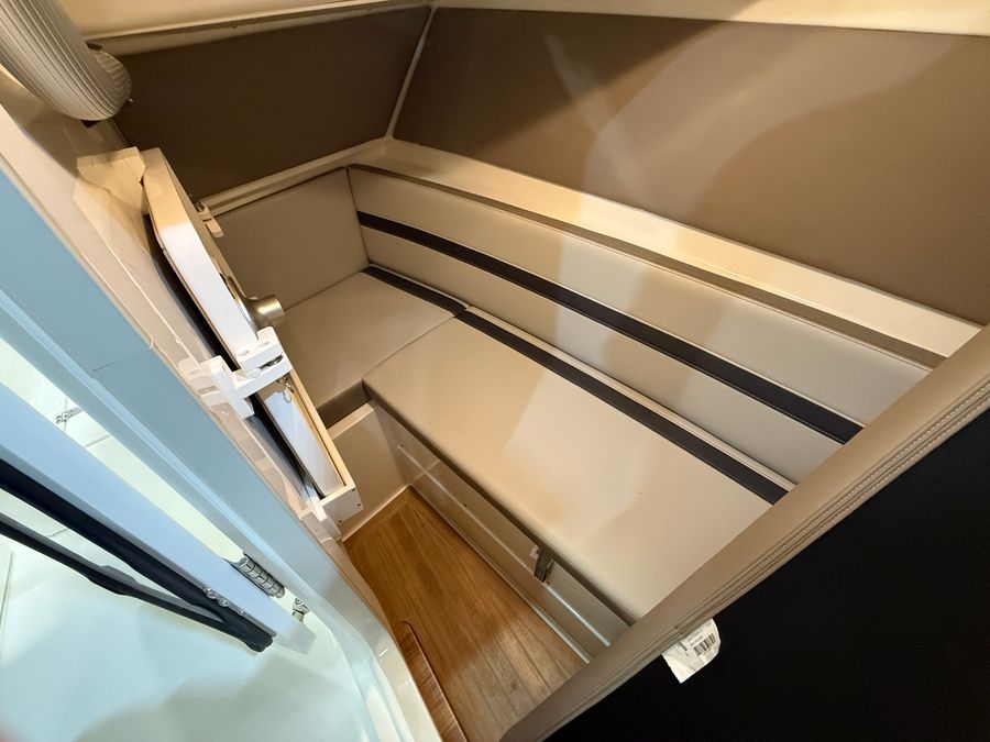 2026 Boston Whaler 330 Vantage, photo 19 of 30